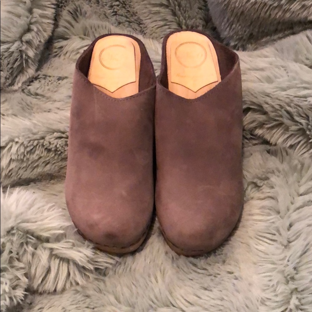Platform clogs